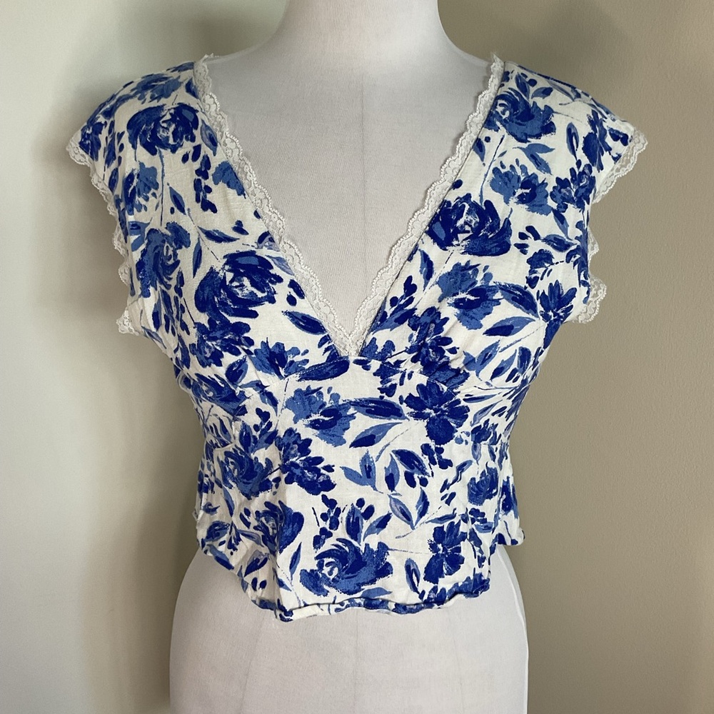 Sky to the moon Floral Plunging V-Neck Open Back Lace Trim Crop Top 100% Rayon - Picture 3 of 8